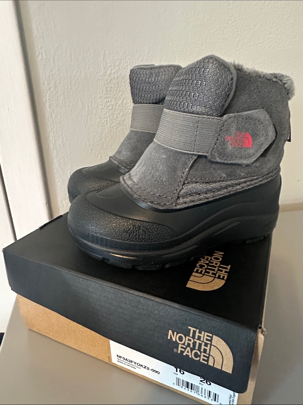 NEW!! The North Face Kids' Grey and Black Winter Boots
